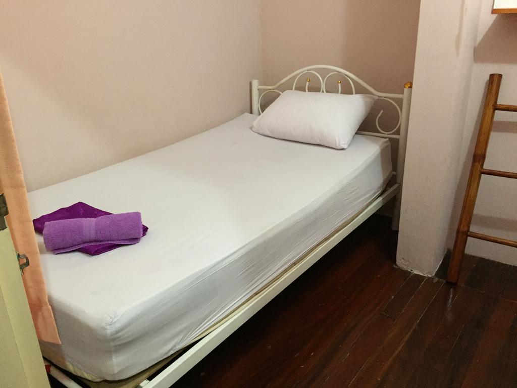 Ricos Honey Place Guesthouse Bangkok Exterior foto