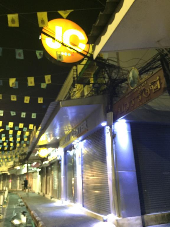Ricos Honey Place Guesthouse Bangkok Exterior foto